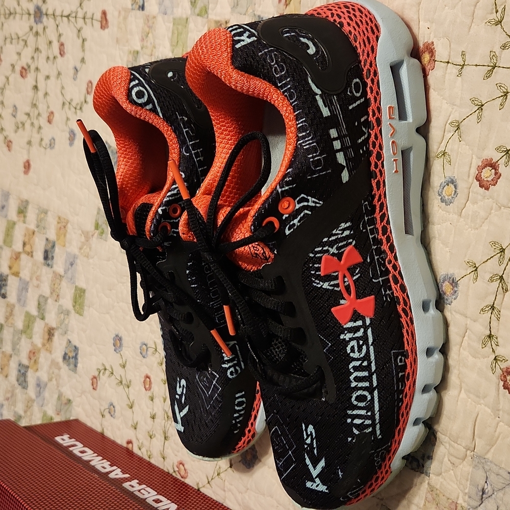 Under Armour Hovr Infinite 2 size 7. Can be connected to UA MAPMYRUN app. - Picture 4 of 11